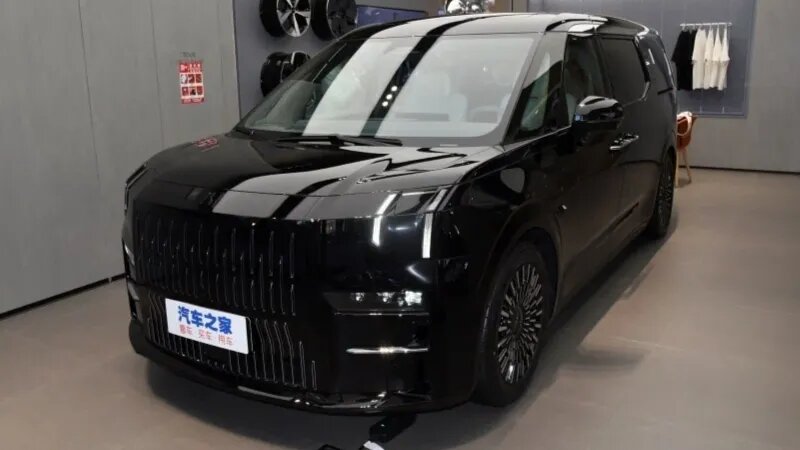 Роскошный электровэн Zeekr 009 из Китая появился на Авто.ру — он стоит 12 миллионов