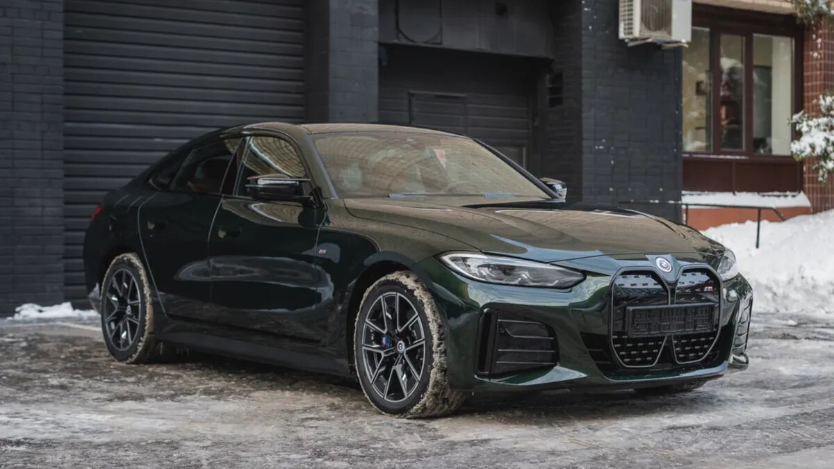 Электрический спорткар BMW i4 M50 появился в России по цене 9,5 миллиона рублей