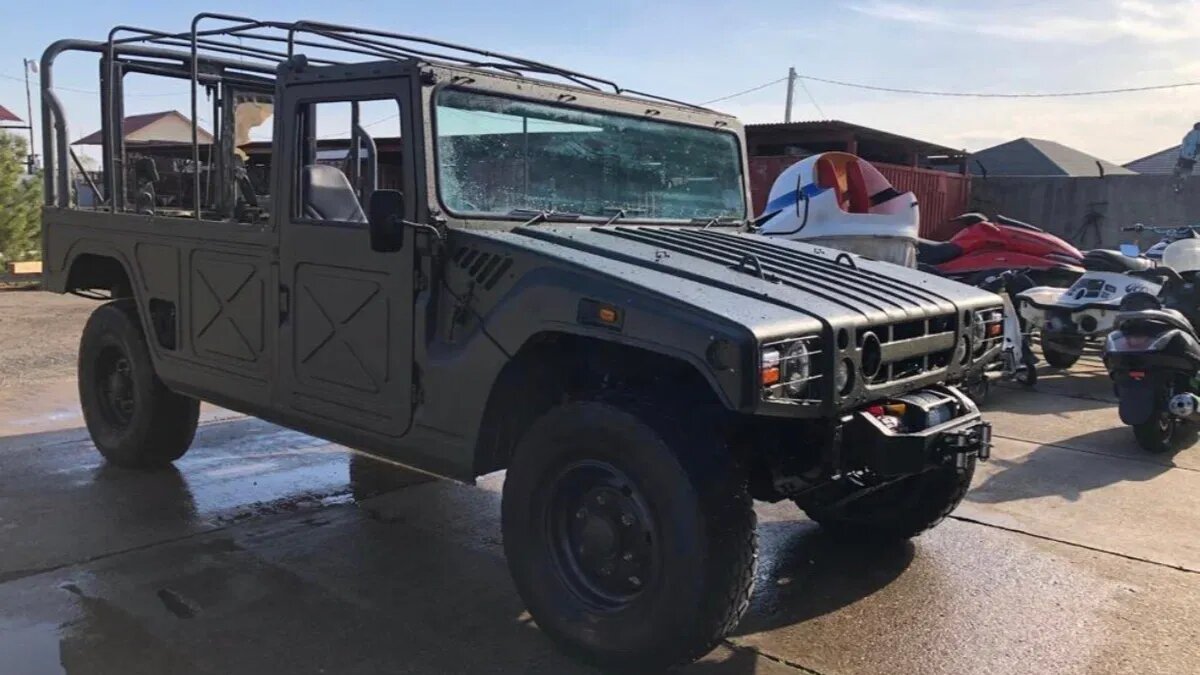 В продаже на Авто.ру появился редкий армейский внедорожник Toyota Mega Cruiser