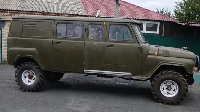 На продажу выставили гибрид «Козлика» и «Буханки»