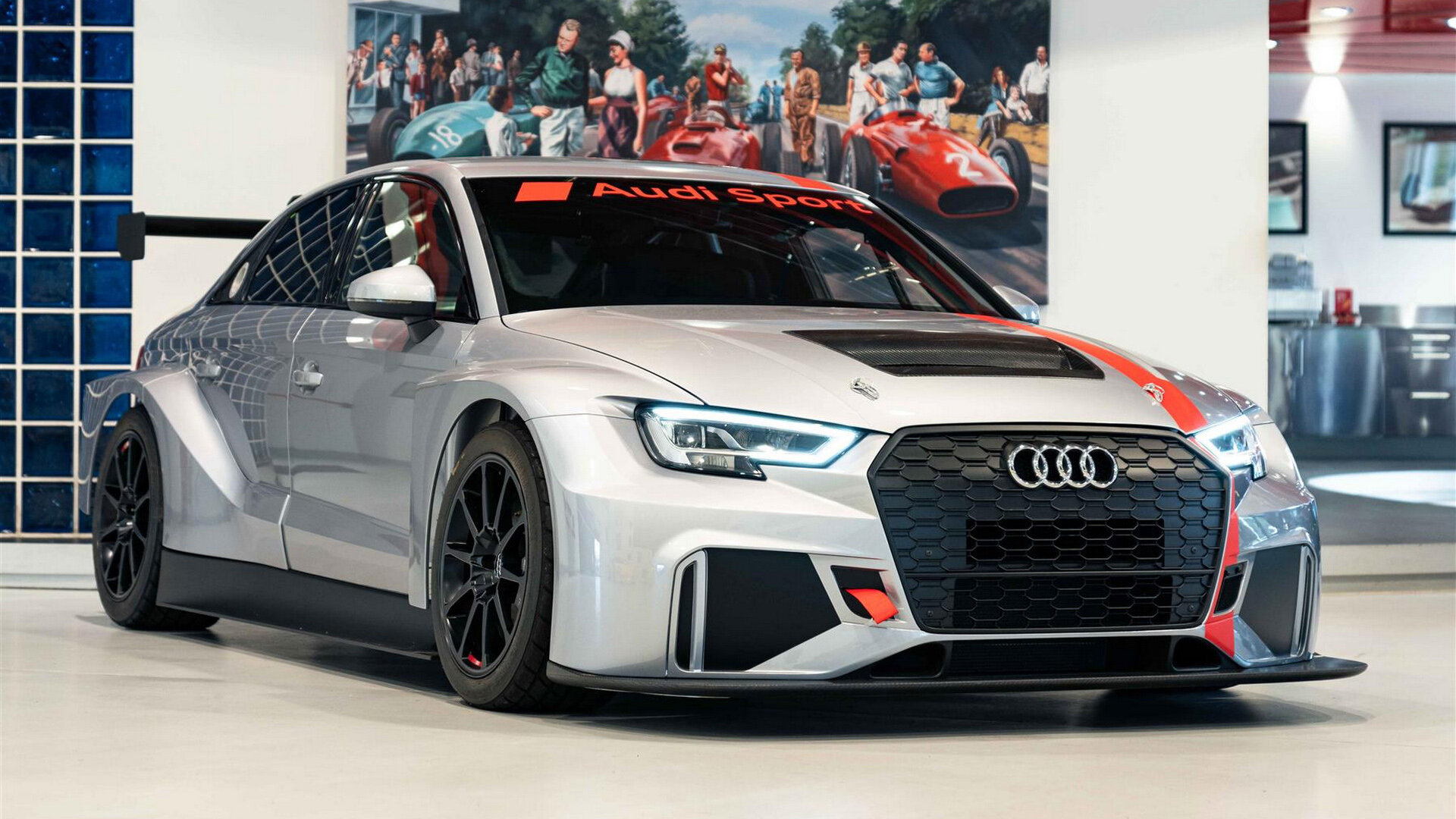 Почти обычный с виду годовалый Audi RS 3 оценили вдвое дороже нового
