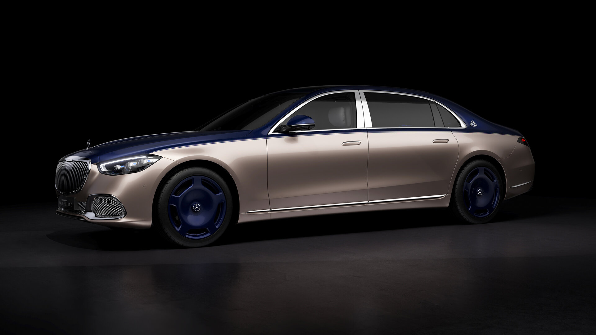 Представлен самый роскошный седан Mercedes-Maybach: он отделан мехом и пёстрой тканью