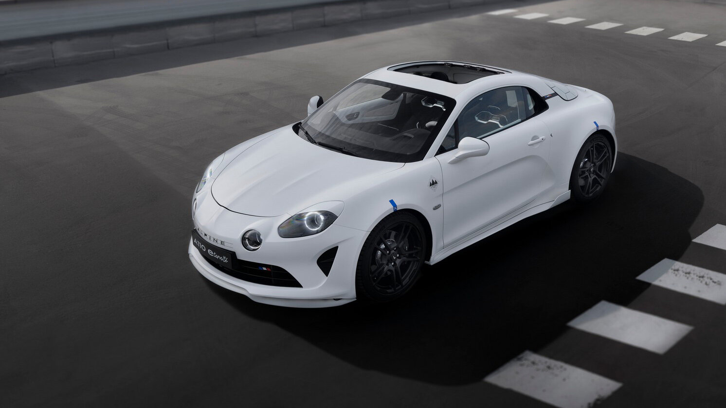 Спорткар Alpine A110 превратился в электромобиль: 4,5 секунды до сотни и съёмный планшет