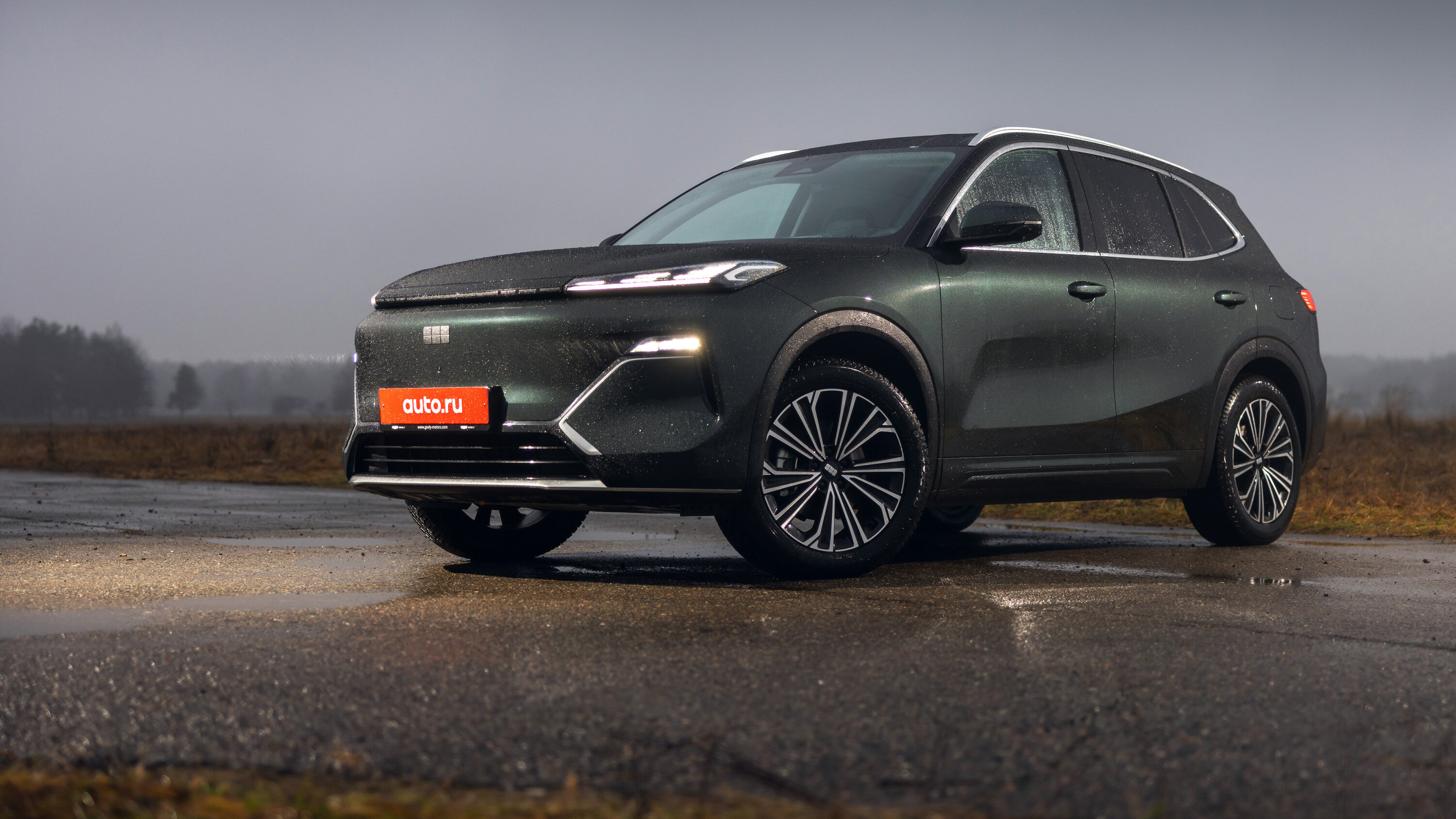 Тихий хит: первый тест нового гибрида Geely со сложным названием и большими перспективами