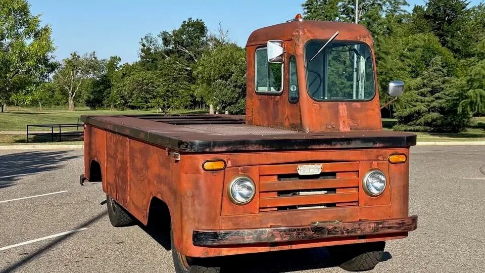 Крайне необычный грузовик из 1960-х продали в США за 21 500 долларов
