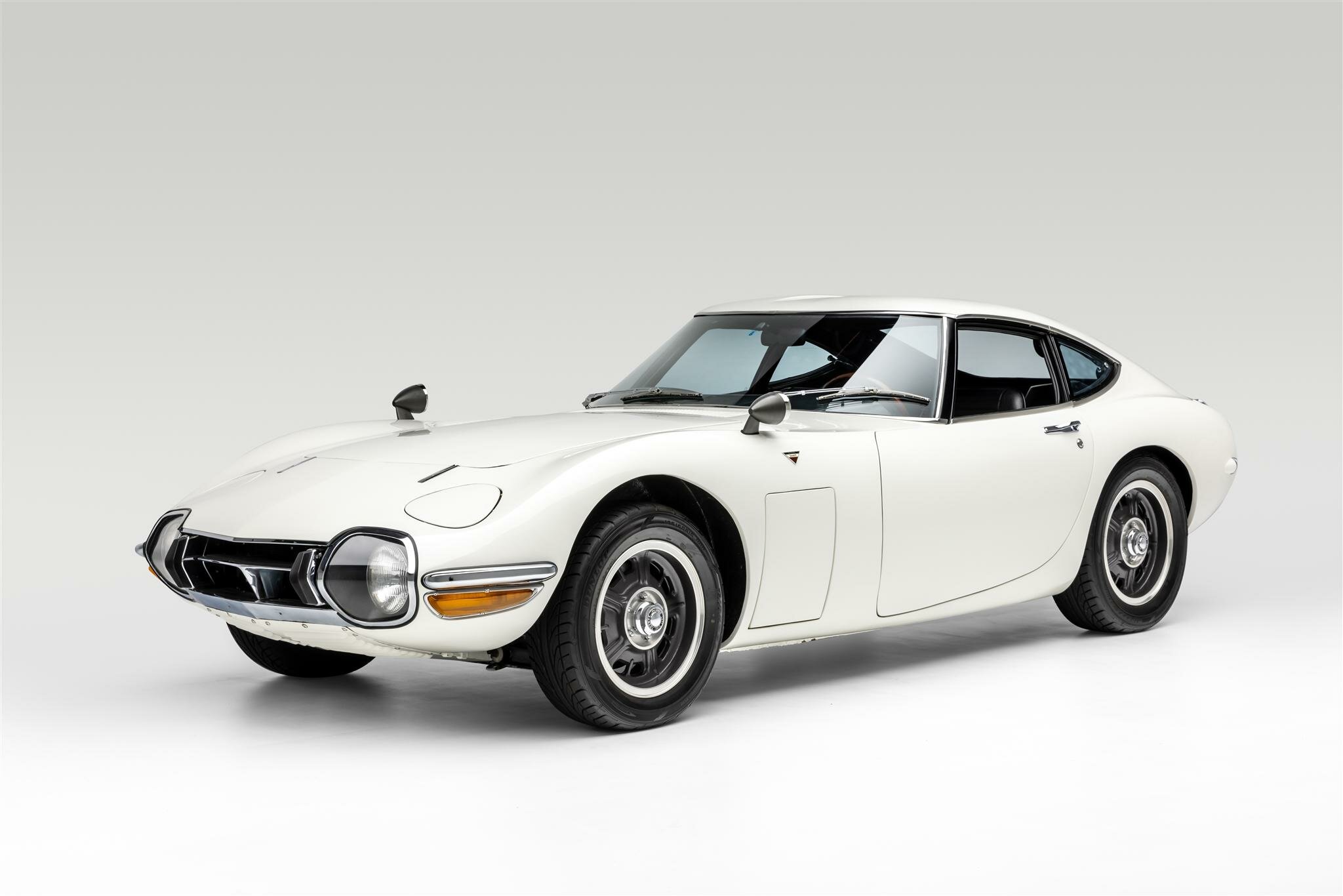 Редчайший спорткар Toyota 2000GT продан на аукционе за 850 000 долларов, но это не рекорд