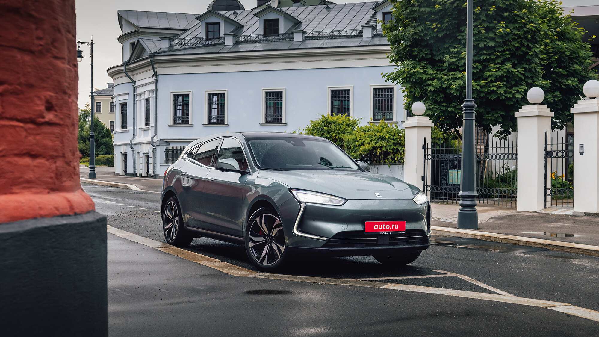 Тест кроссовера Evolute i-Jet — «российского» электромобиля с генами Теслы