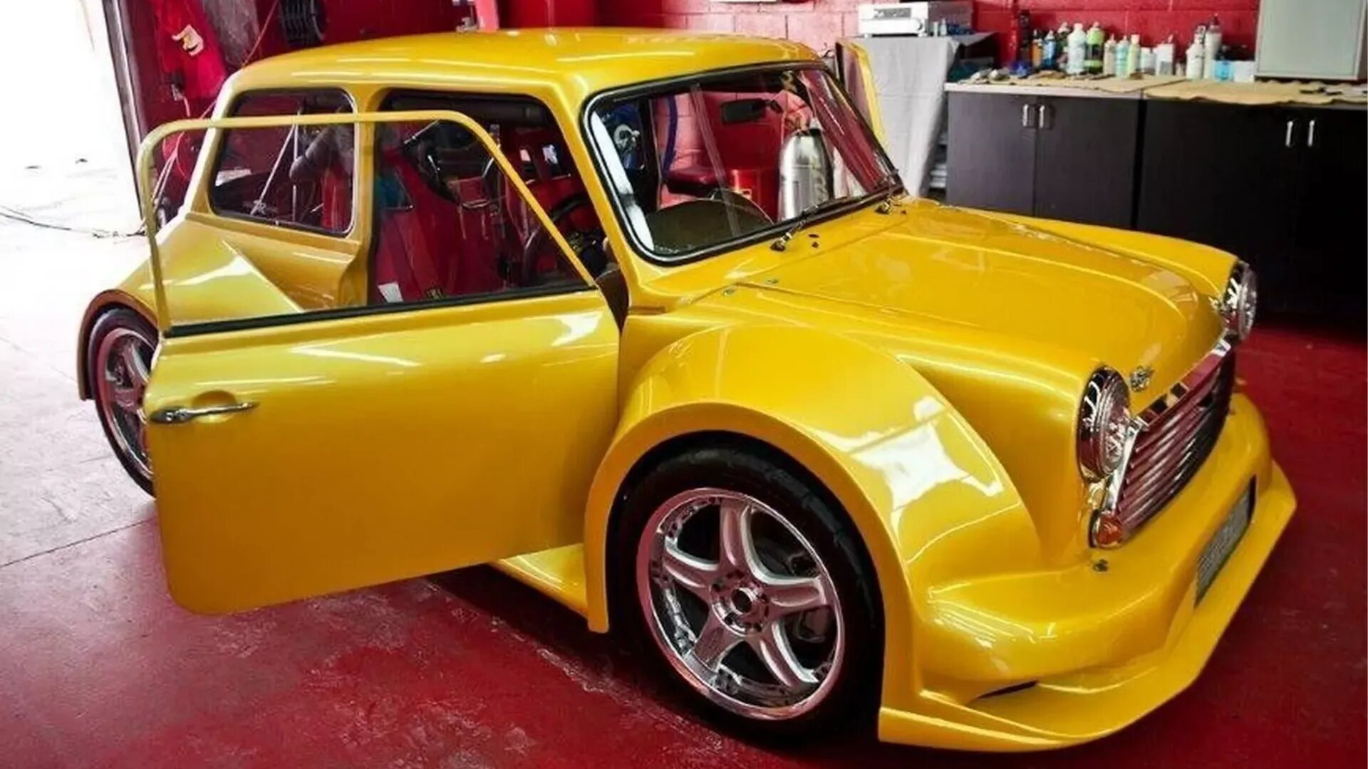 Экстремально широкий Mini с мотором Honda оценили в 60 тысяч долларов
