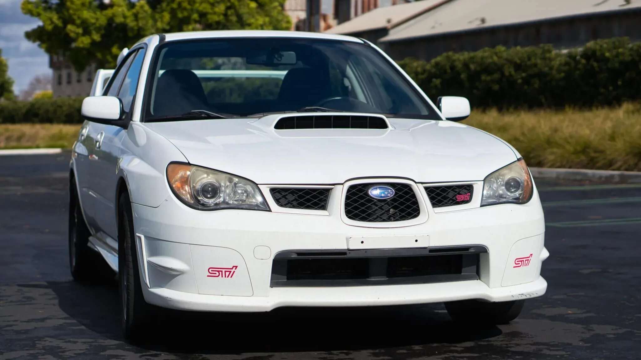 Subaru Impreza WRX STI с автографами двух главных звёзд Джимханы выставили на торги
