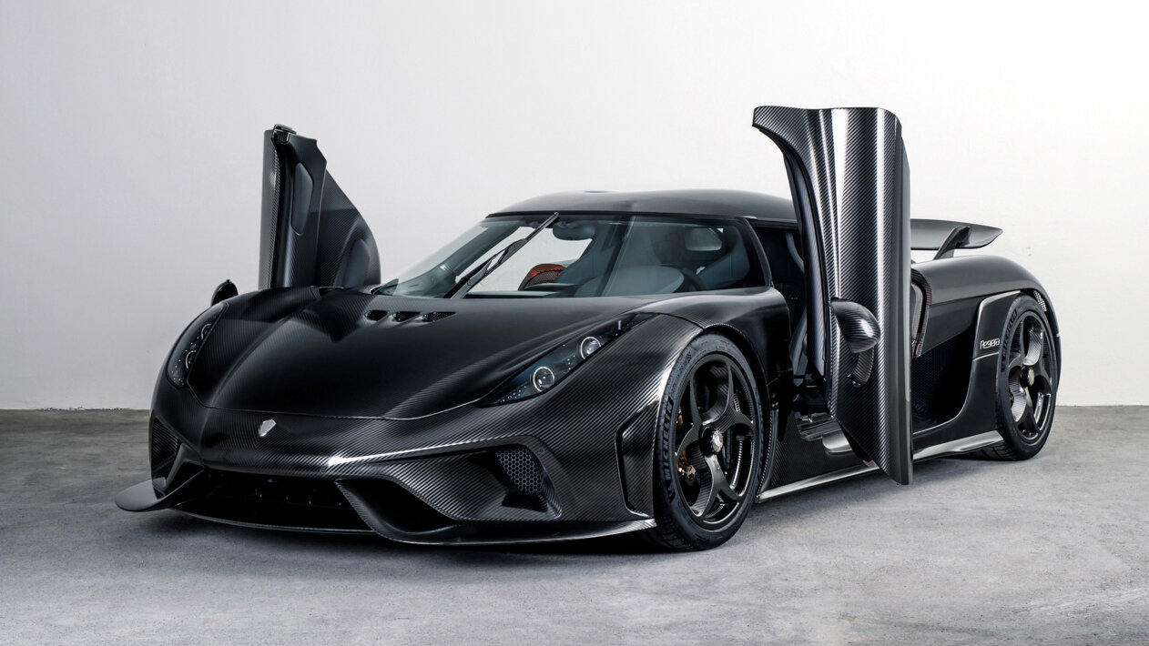 Посмотрите на Koenigsegg Regera с абсолютно голым карбоновым кузовом
