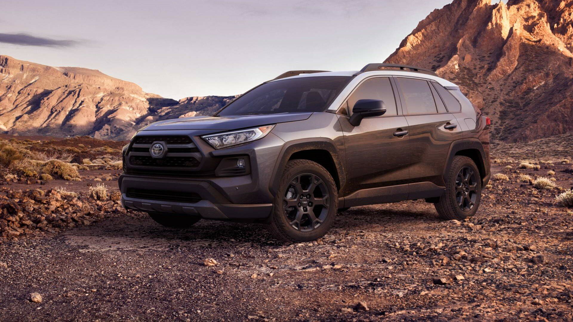 Кроссовер Toyota RAV4 получил версию от TRD. Теперь у него раллийная подвеска