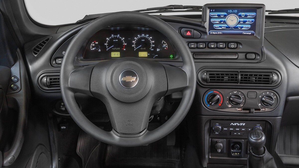 В салоне Chevrolet Niva появился странный, но полезный мультимедийный нарост