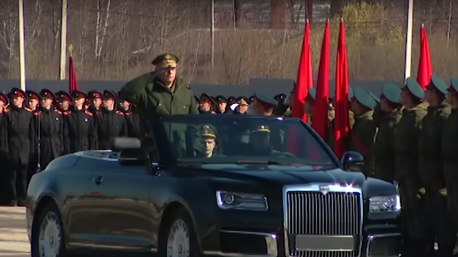 Кабриолет Aurus рассекретили во время репетиции парада