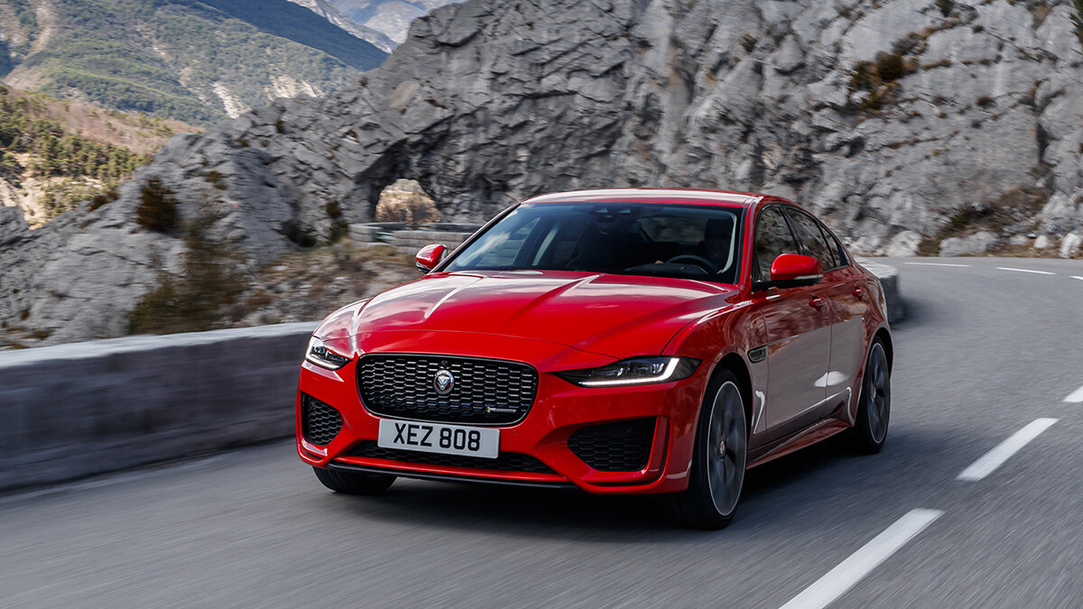Обновлённый Jaguar XE подешевел