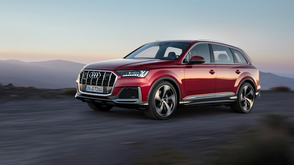 Гибридный, просторный и очень умный: всё про обновлённый Audi Q7