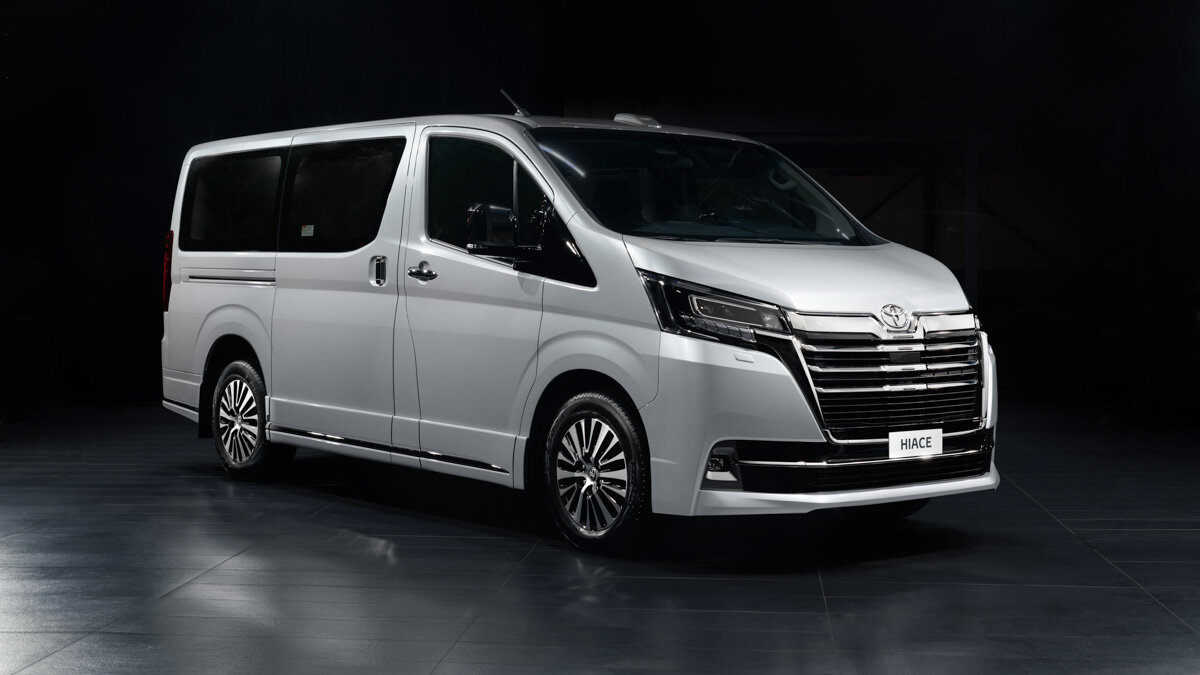Минивэн Toyota Hiace получил в России VIP-версию