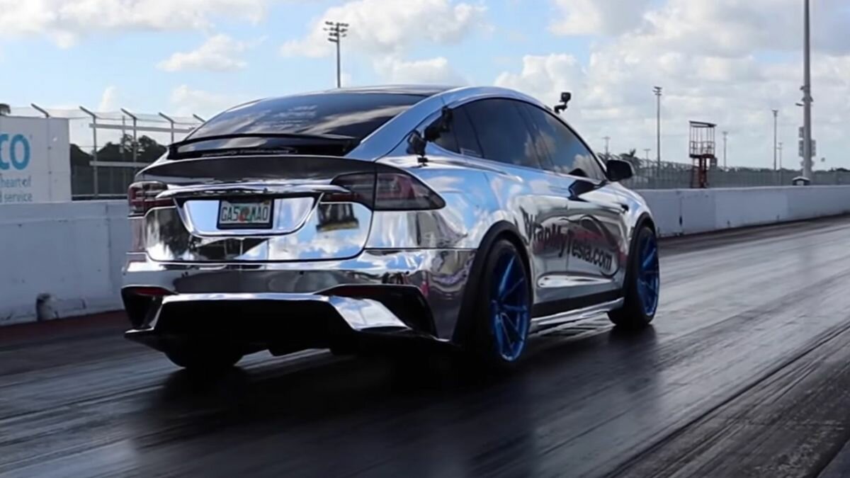 Посмотрите, как Tesla Model X рекордно быстро проезжает четверть мили
