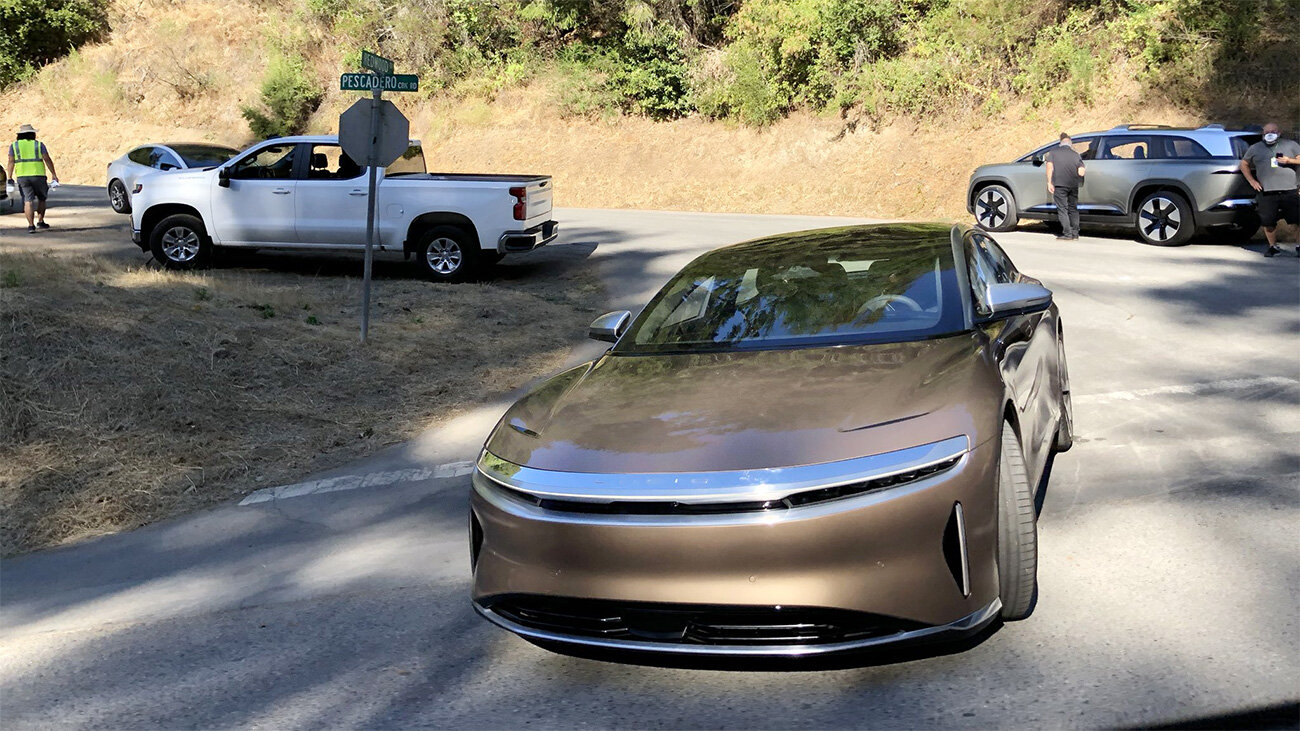 1000-сильного «убийцу» Tesla Model X случайно сфотографировали на улице