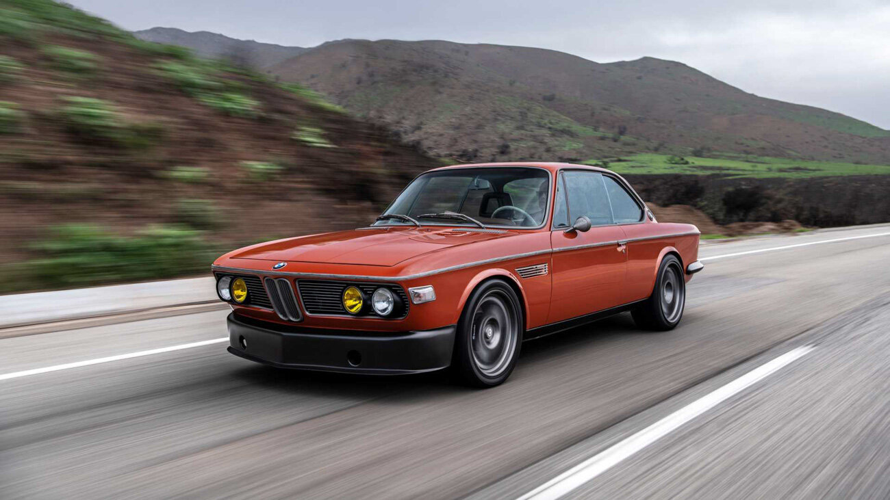 BMW 3.0 CS 1974 года превратили в роскошный рестомод для Роберта Дауни-младшего