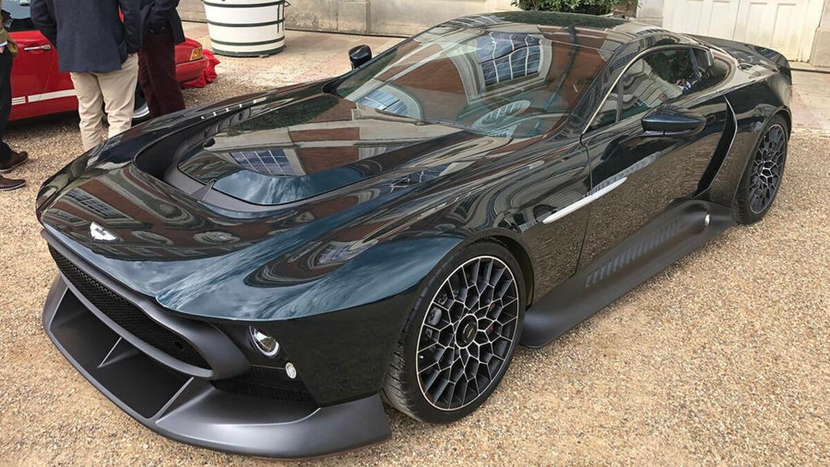 Компания Aston Martin построила 840-сильный суперкар по имени Виктор. Он такой один