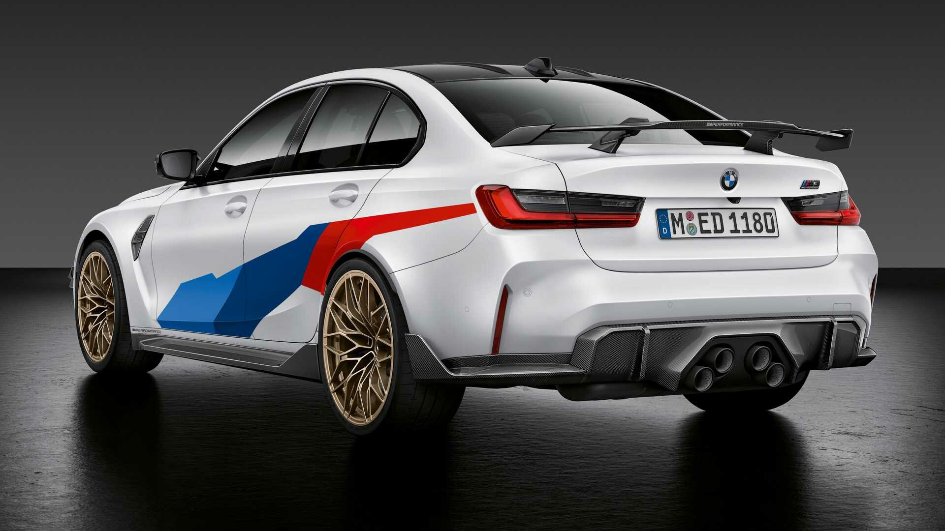 Титановый выхлоп и много карбона: взгляните на BMW M4 с пакетом M Performance 