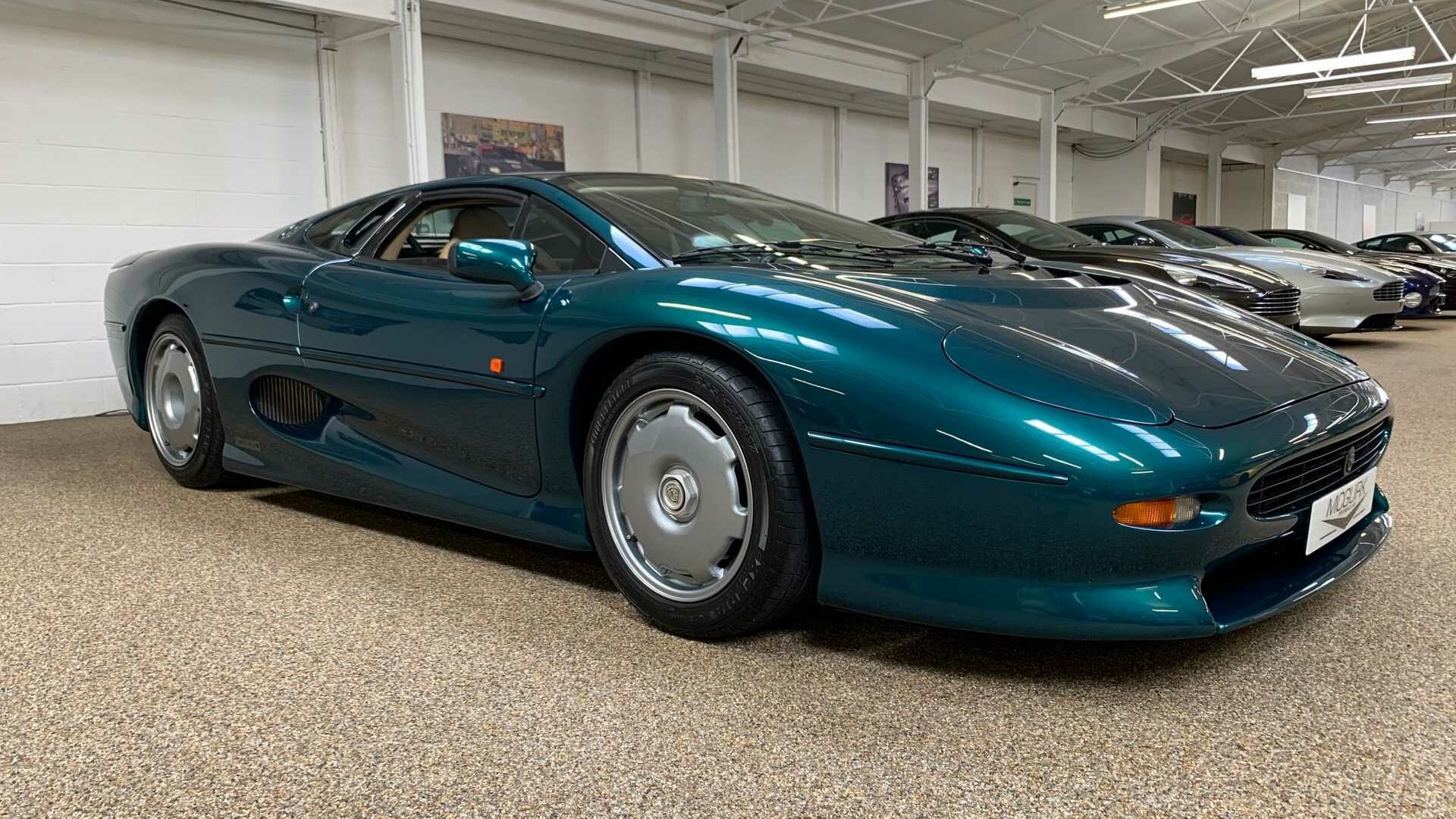 Самый быстрый суперкар планеты из 1990-х выставили на продажу