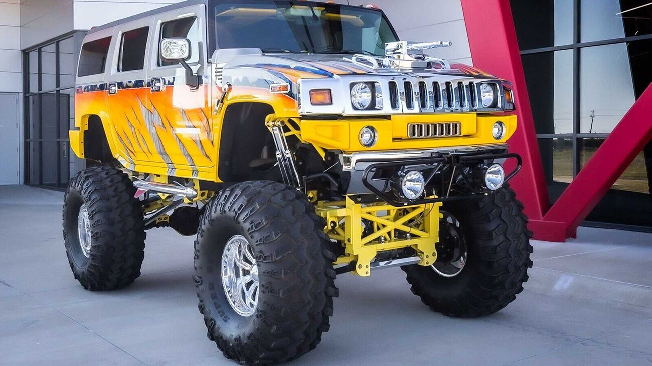 С пулемётом и ракетами: самый дикий Hummer H2 выставили на продажу