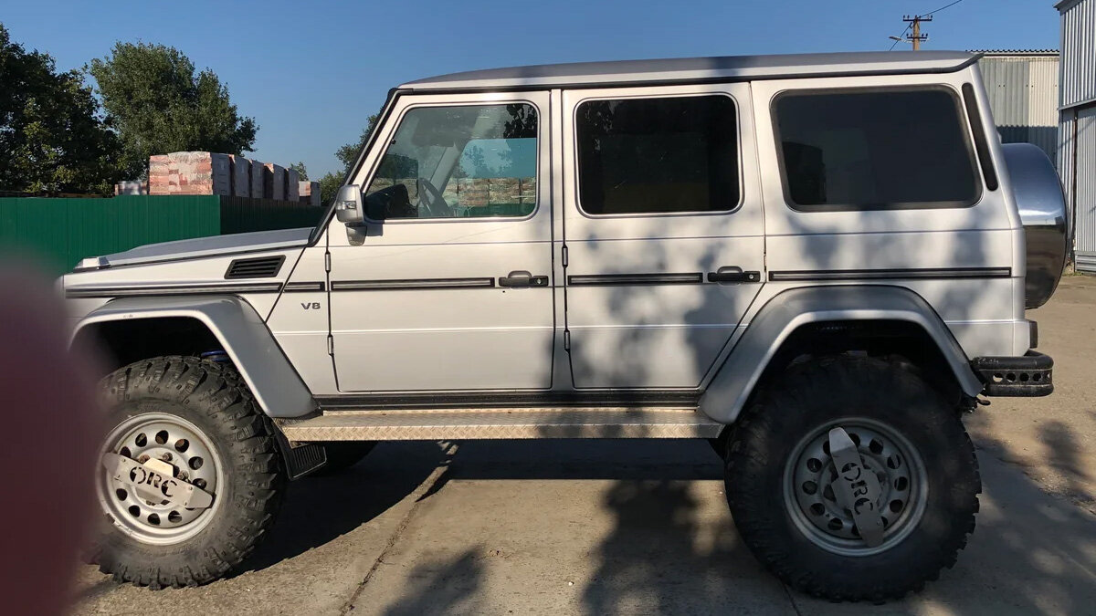 В России продают экстремально прокачанный Гелик на мостах от Unimog. Очень дорого