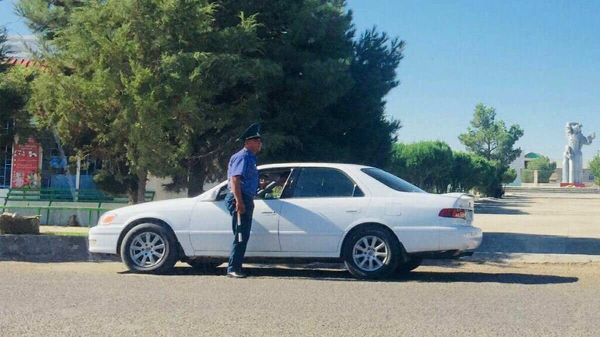 В Туркменистане запретили чёрные детали на автомобилях