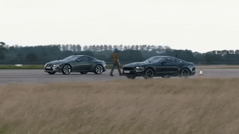 Битва купе с V8: на прямой сравнили Lexus LC 500 и Ford Mustang Bullit