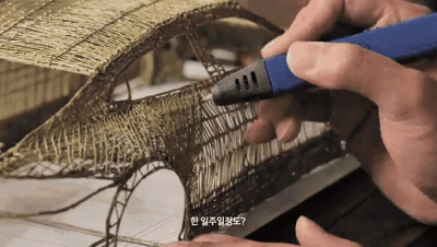 Посмотрите на модель Porsche Taycan, нарисованную с помощью 3D-ручки