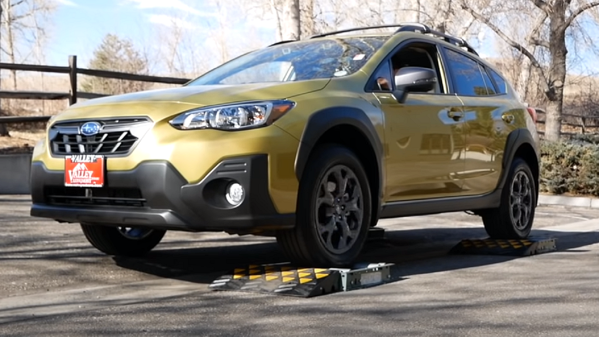 Проверка полного привода Subaru на роликах: вот с каким испытанием он не справился