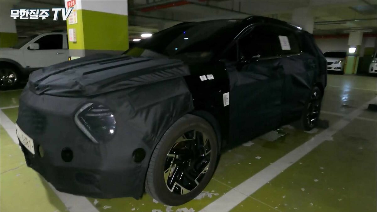 Шпионы сняли на видео салон нового Kia Sportage