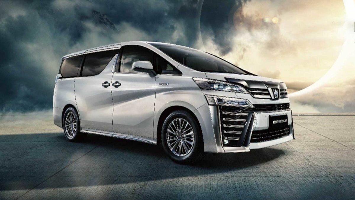 У семейства Toyota Crown появился минивэн за 10 миллионов рублей