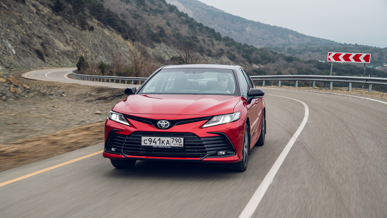 Сегодня — в красном: смотрим на последствия апгрейда Toyota Camry