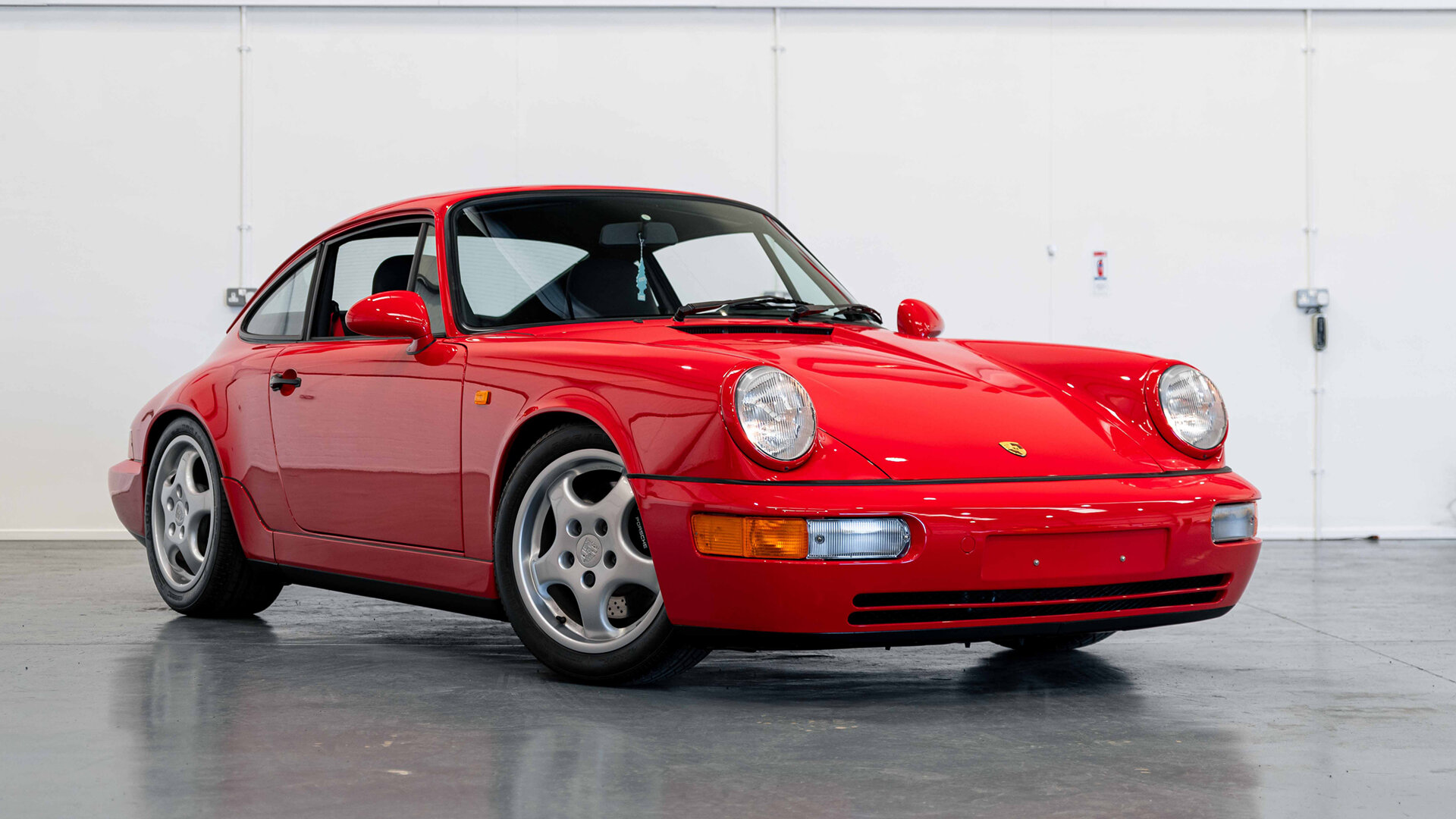 Porsche 911 выпуска 1991 года первое ТО прошёл в 2017-м, но стоит 20 млн рублей