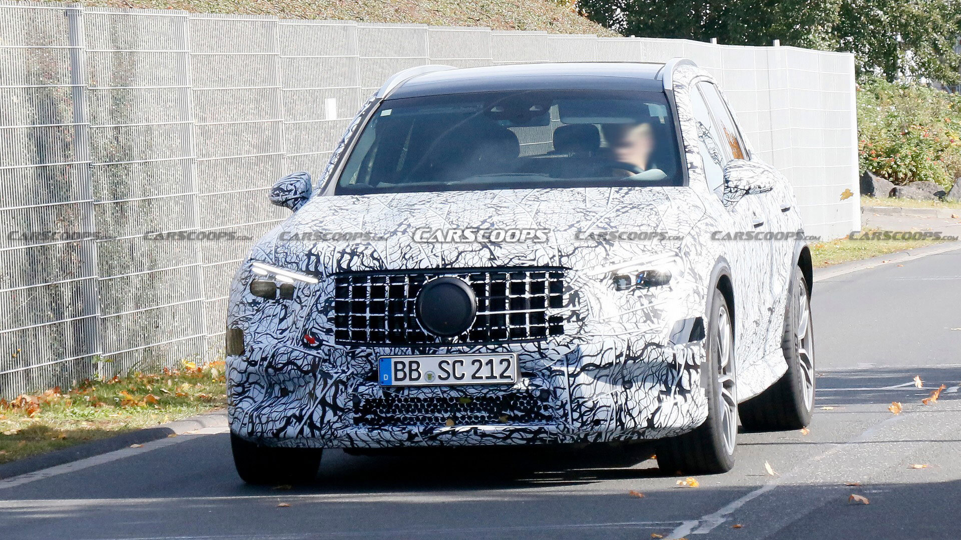Заряженный кроссовер Mercedes-AMG GLC 63 с четырьмя цилиндрами: первые фото