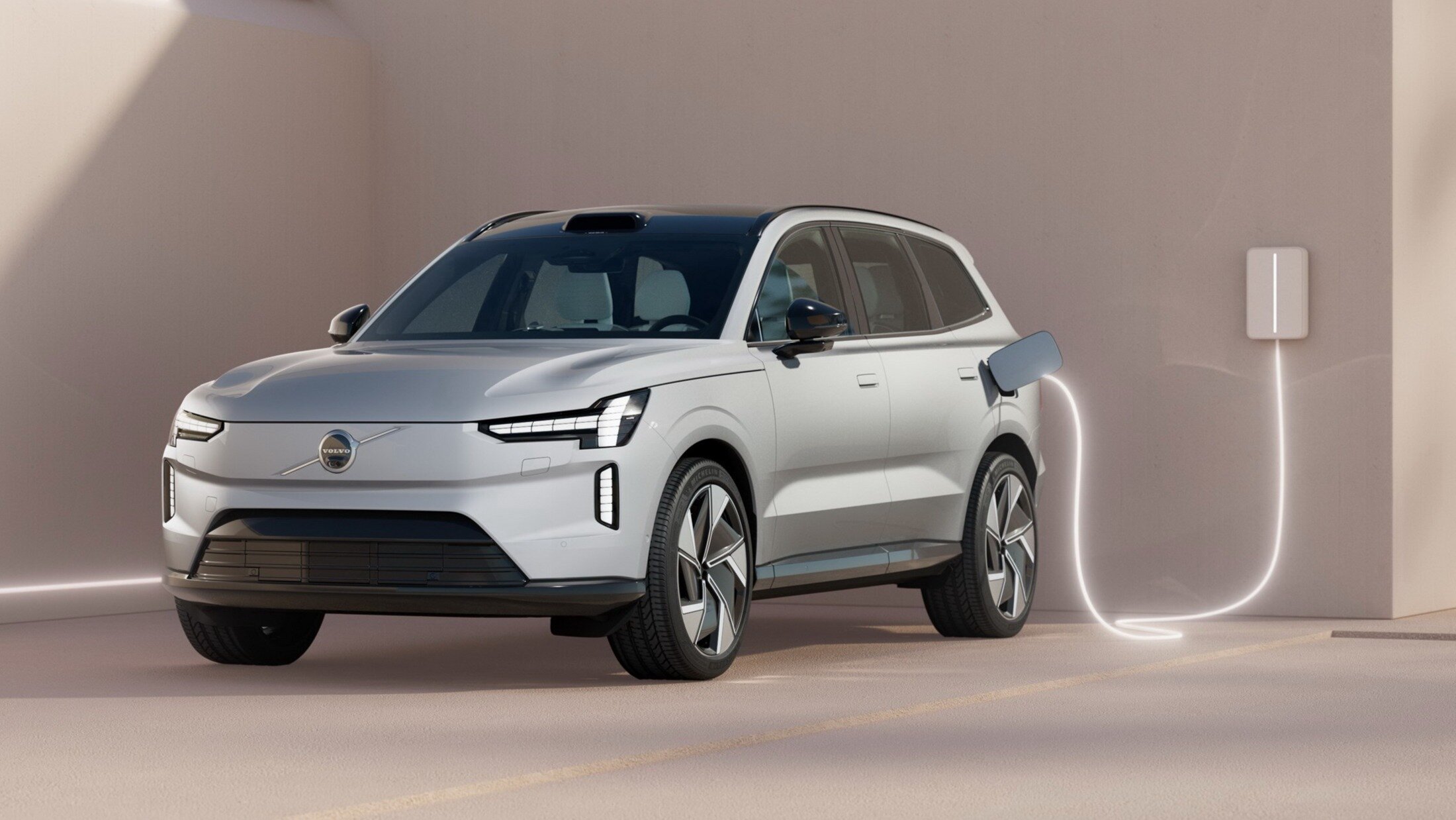 Флагманский кроссовер Volvo EX90 может получить упрощённые версии