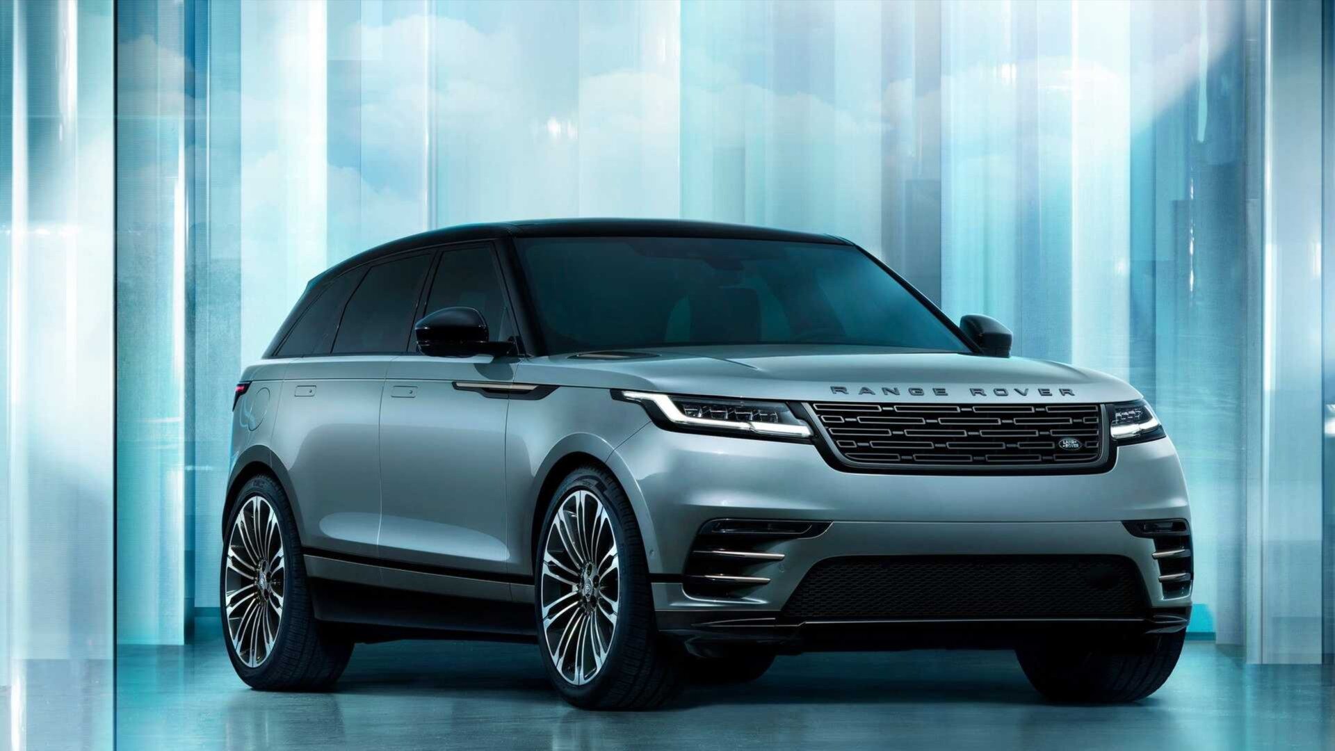 Range Rover Velar обновился снаружи и внутри и стал больше проезжать на электричестве