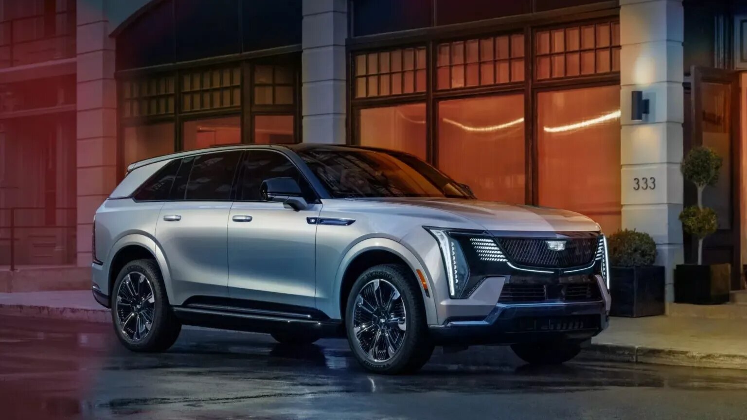 Представлен электрический Cadillac Escalade IQ: 5,7 метра, 760 сил и 55-дюймовый дисплей