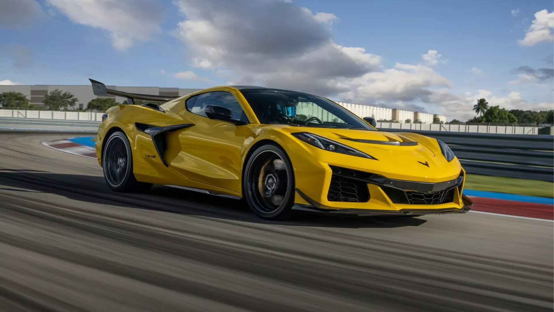 Chevrolet Corvette официально стал динамичнее Porsche 911 Turbo