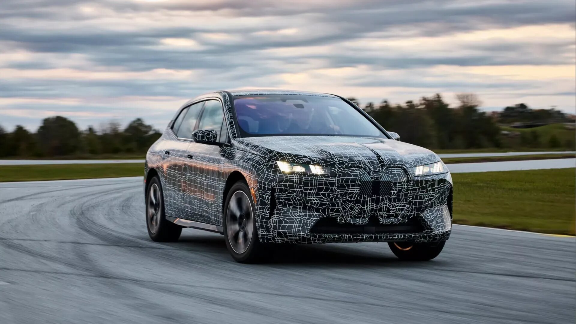 BMW iX станет более дальнобойным после обновления