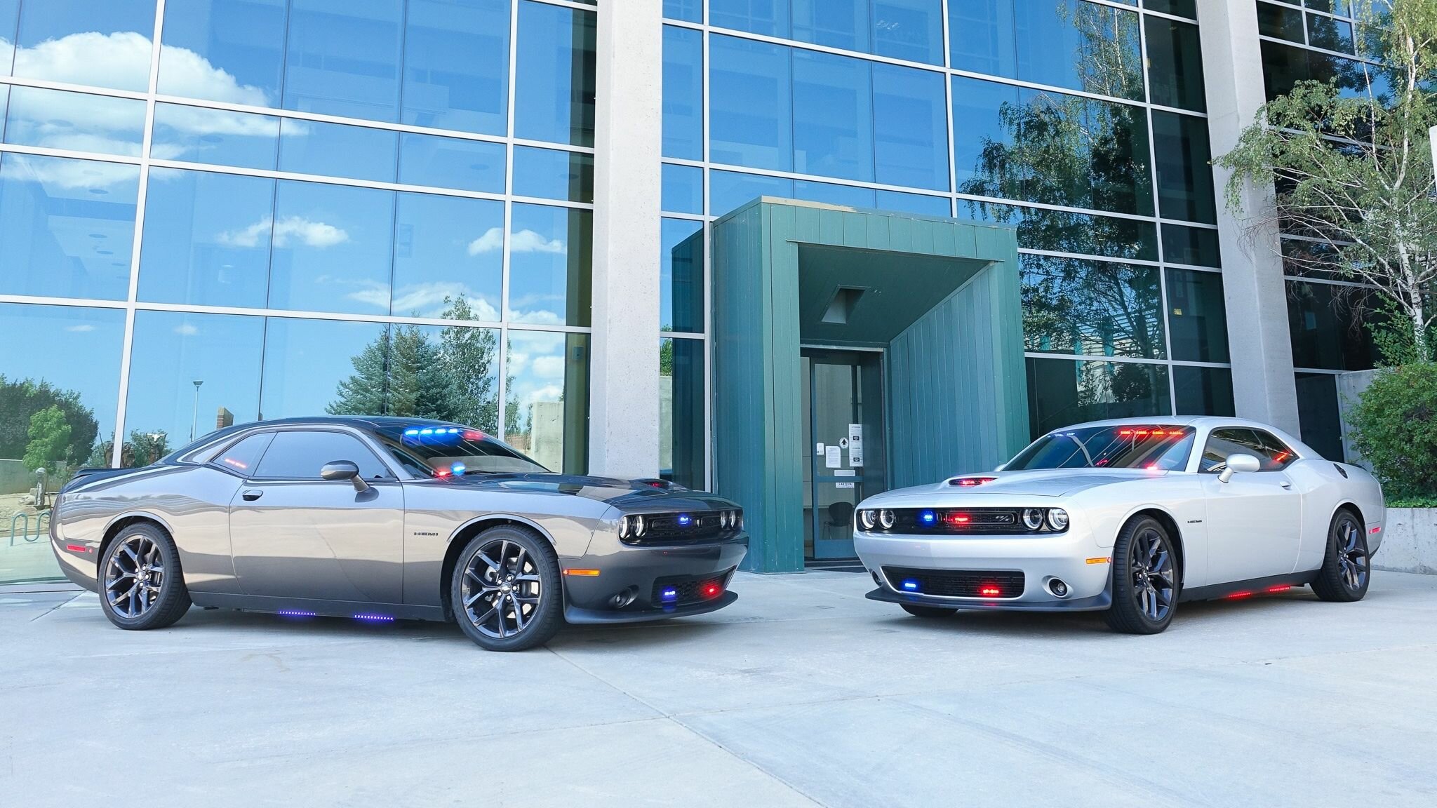 Полицейские США получили пару Dodge Challenger для скрытого патрулирования