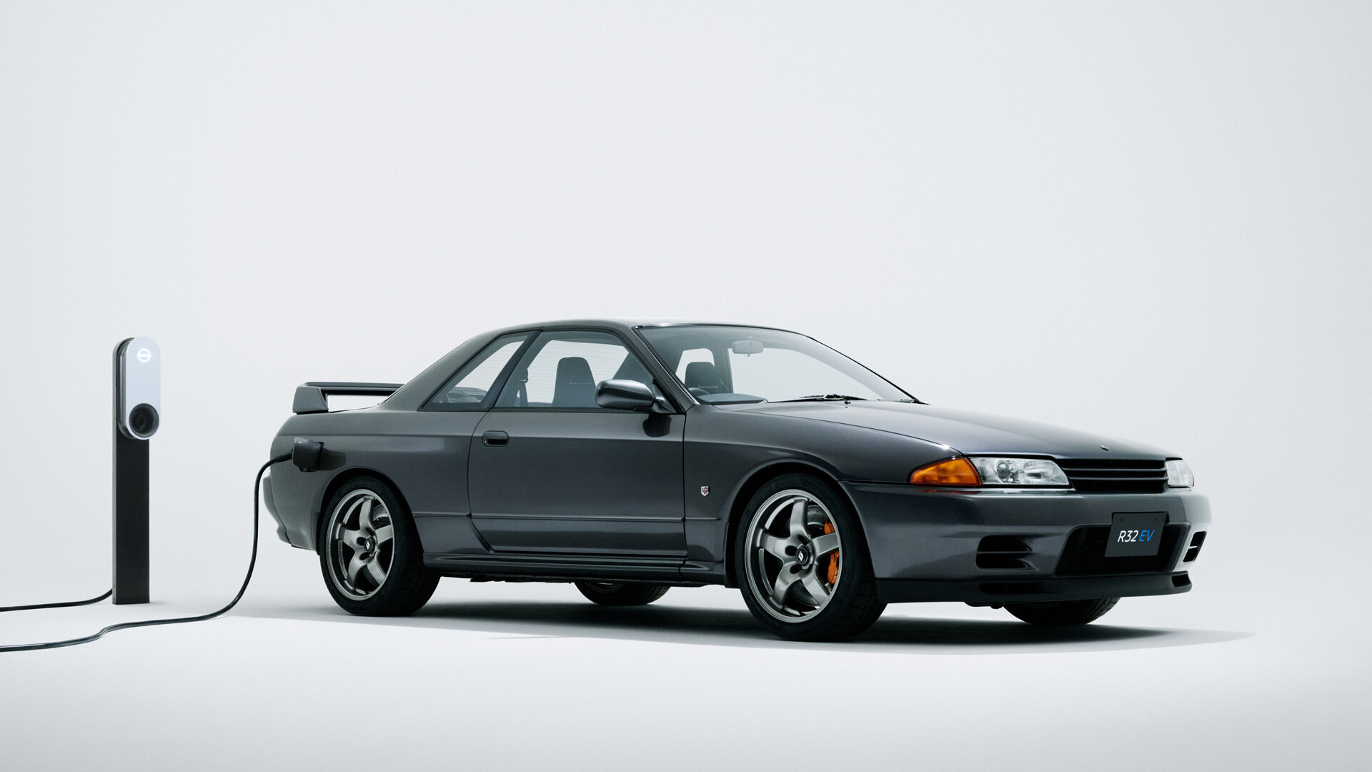 Компания Nissan перевела на электротягу классический Skyline GT-R R32