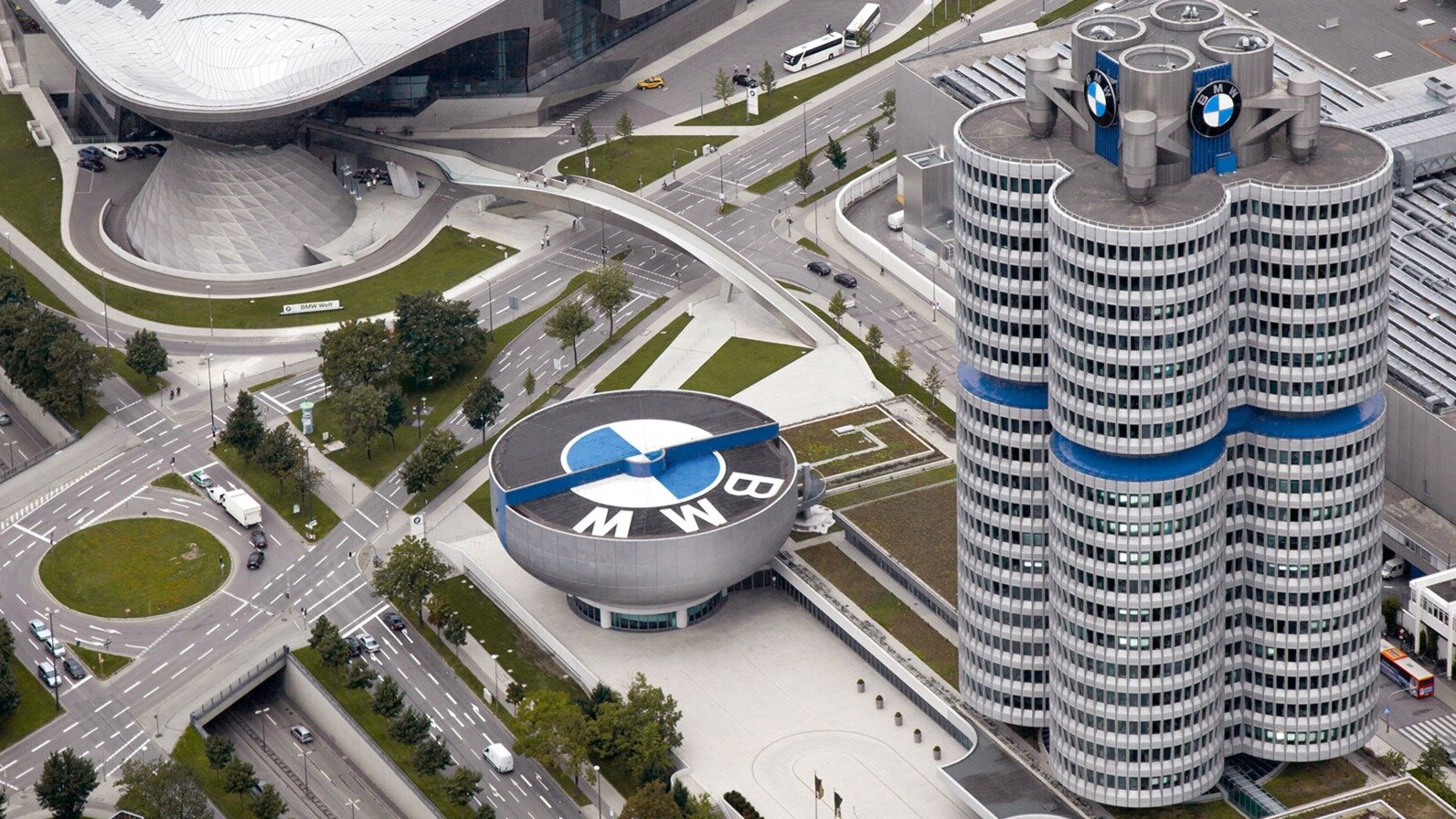Компания BMW отозвала 1,5 миллиона машин и снизила прогноз по продажам на 2024 год