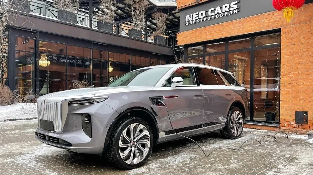 В России начали продавать роскошный китайский электрокроссовер Hongqi