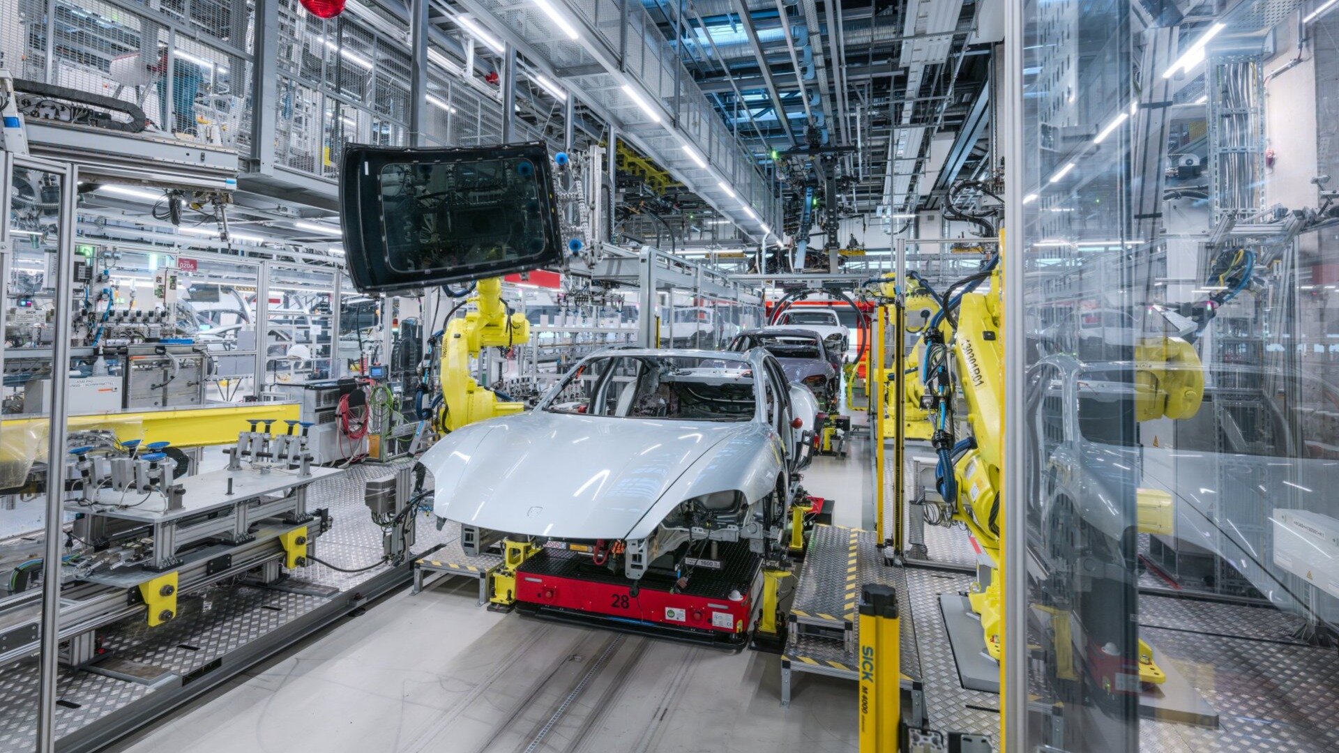 Porsche сократит производство Taycan из-за падения спроса