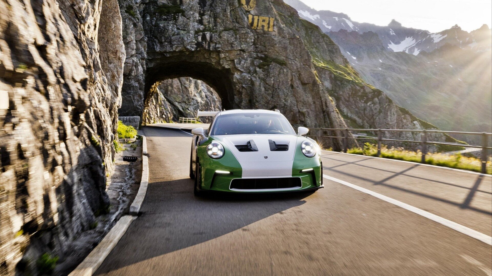 Компания Porsche посвятила уникальный 911 GT3 RS швейцарскому гонщику