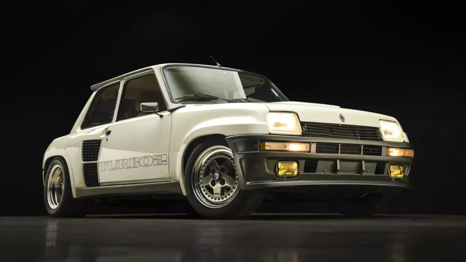 Уникальный Renault 5 Turbo 2 с роторным двигателем выставили на продажу