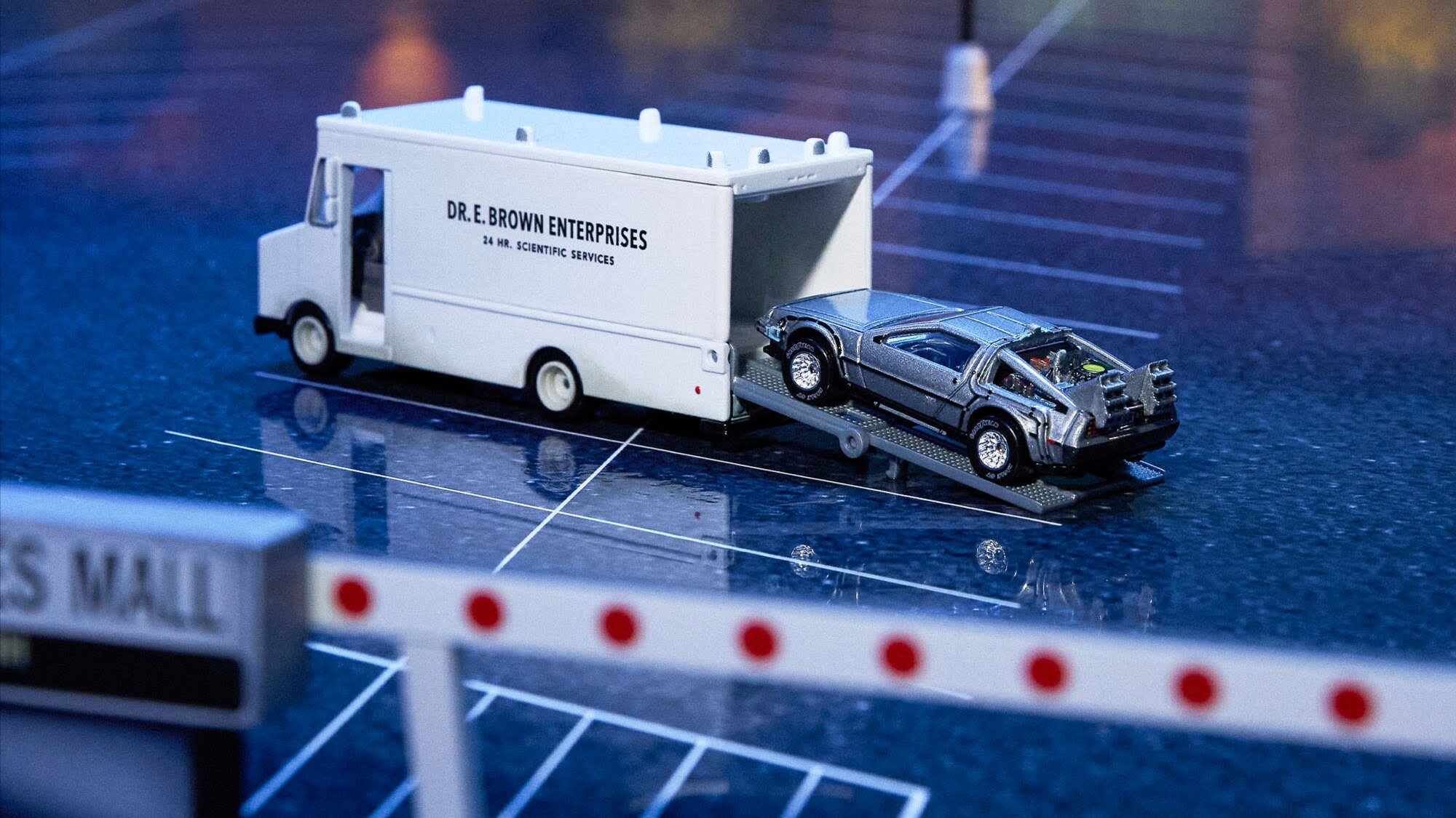 Компания Hot Wheels выпустила набор моделей в честь трилогии «Назад в будущее»